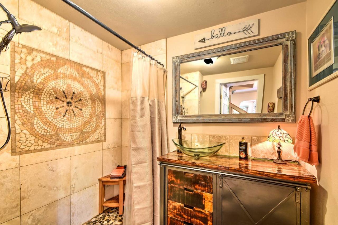 Cozy Home With Media Room Short Walk To Taos Plaza! Luaran gambar