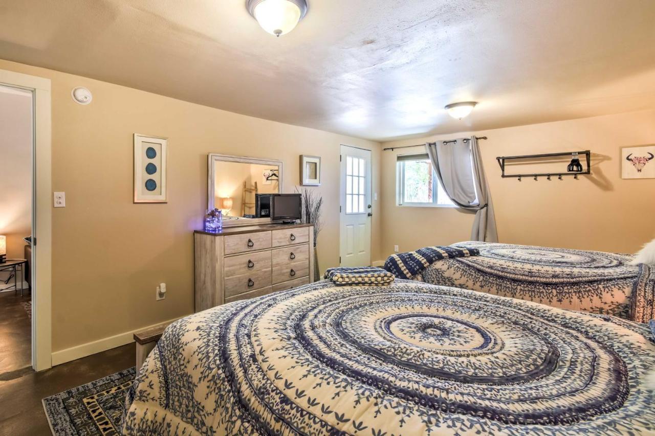 Cozy Home With Media Room Short Walk To Taos Plaza! Luaran gambar