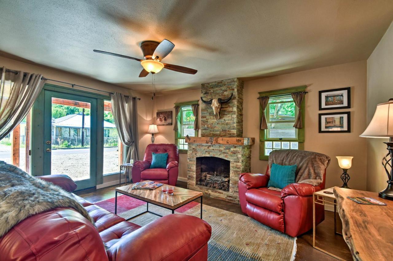 Cozy Home With Media Room Short Walk To Taos Plaza! Luaran gambar